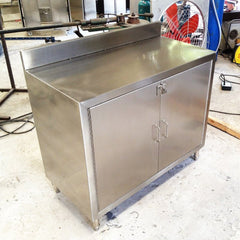 CB03: Cabinet w/ Work Top